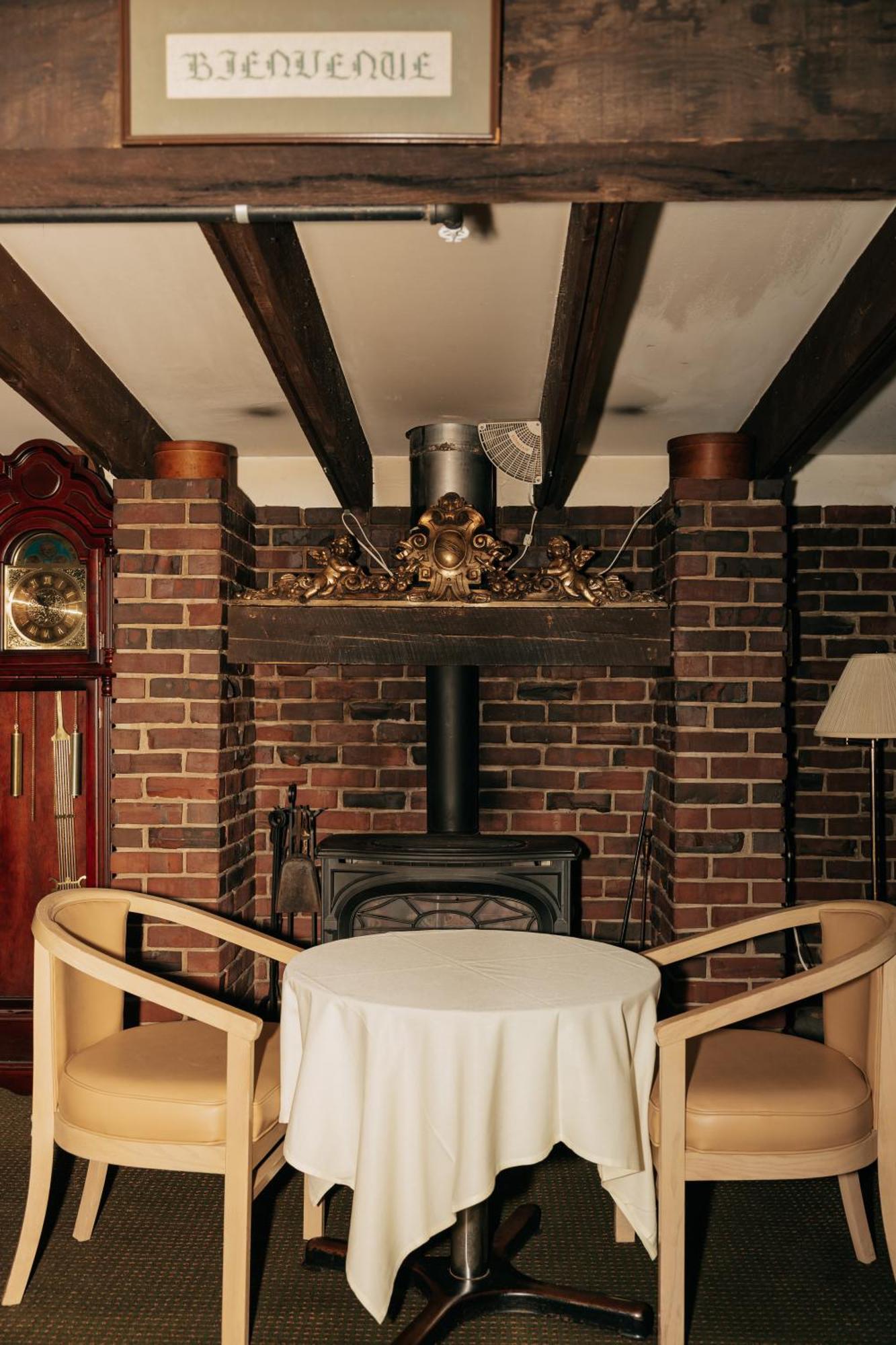 Old Village Inn 오겅키트 외부 사진